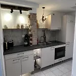Appartement Little Rose - Modern, Central, Near Train Station, Wifi & Parking Nearby
