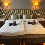 Little Rose - Modern, Central, Near Train Station, Wifi & Parking Nearby Bad Sobernheim
