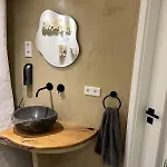 Appartement Little Rose - Modern, Central, Near Train Station, Wifi & Parking Nearby Bad Sobernheim