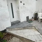 Little Rose - Modern, Central, Near Train Station, Wifi & Parking Nearby *