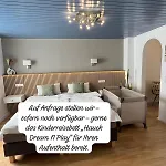 Appartement Little Rose - Modern, Central, Near Train Station, Wifi & Parking Nearby *