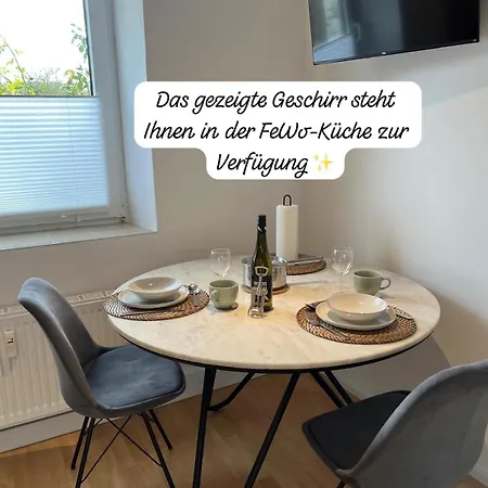 Little Rose - Modern, Central, Near Train Station, Wifi & Parking Nearby *