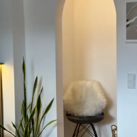 Little Rose - Modern, Central, Near Train Station, Wifi & Parking Nearby