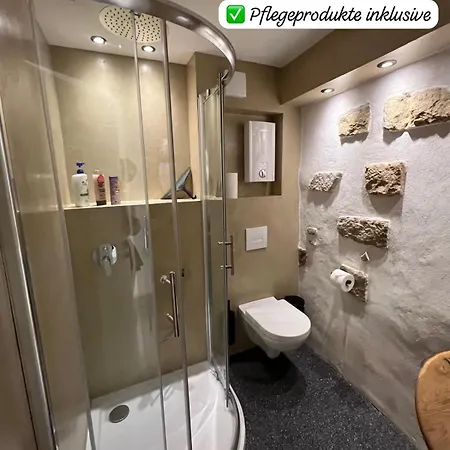 Little Rose - Modern, Central, Near Train Station, Wifi & Parking Nearby Appartamento