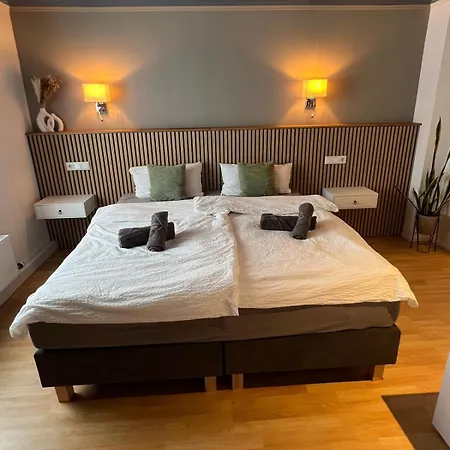 Little Rose - Modern, Central, Near Train Station, Wifi & Parking Nearby Bad Sobernheim