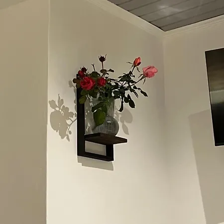 Διαμέρισμα Little Rose - Modern, Central, Near Train Station, Wifi & Parking Nearby *