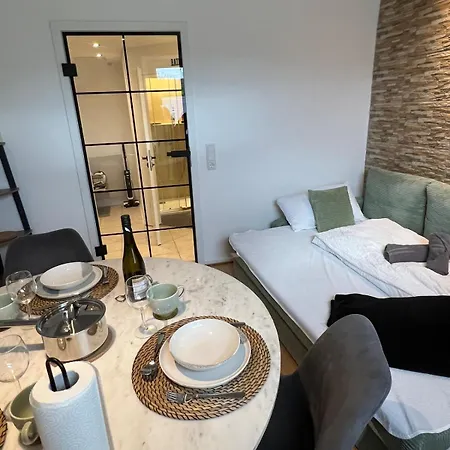 Little Rose - Modern, Central, Near Train Station, Wifi & Parking Nearby Διαμέρισμα