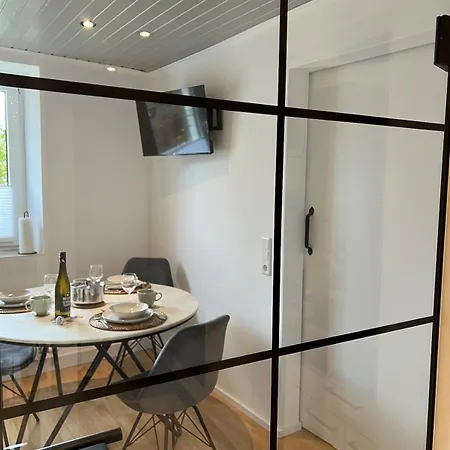 Little Rose - Modern, Central, Near Train Station, Wifi & Parking Nearby Διαμέρισμα