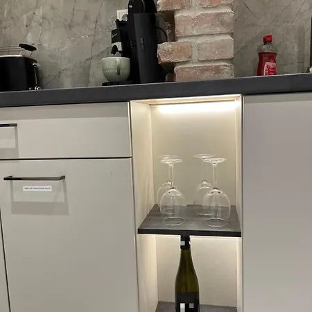 Little Rose - Modern, Central, Near Train Station, Wifi & Parking Nearby Appartamento