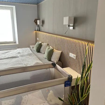 Διαμέρισμα Little Rose - Modern, Central, Near Train Station, Wifi & Parking Nearby *