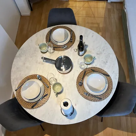 דירה Little Rose - Modern, Central, Near Train Station, Wifi & Parking Nearby באד סוברנהיים