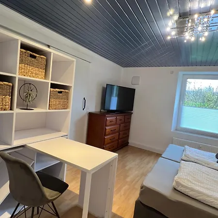 Little Rose - Modern, Central, Near Train Station, Wifi & Parking Nearby דירה