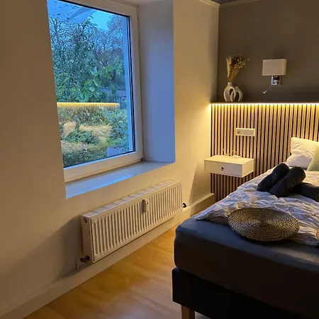 Little Rose - Modern, Central, Near Train Station, Wifi & Parking Nearby Appartamento