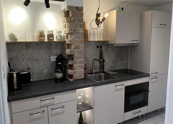 Apartment Little Rose - Modern, With Wifi & Parking