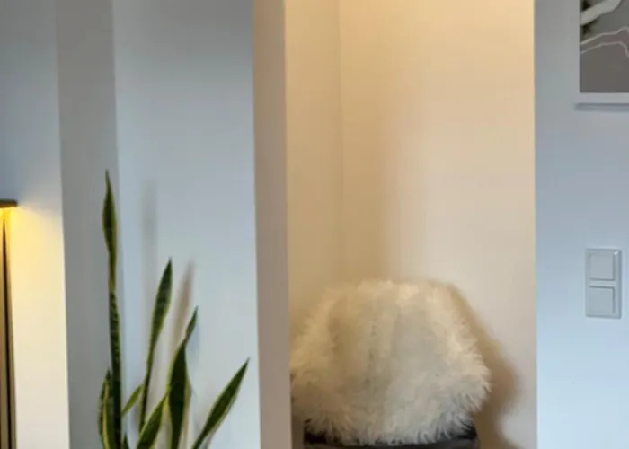 Little Rose - Modern, Central, Near Train Station, Wifi & Parking Nearby