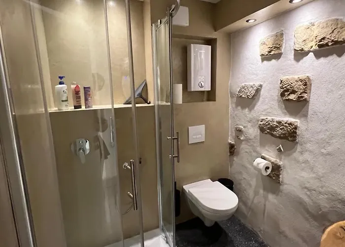 Little Rose - Modern, With Wifi & Parking Apartment