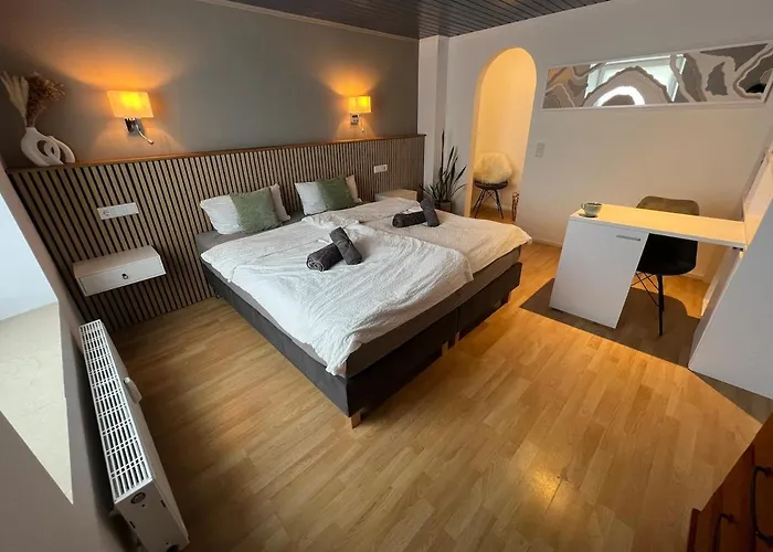 Little Rose - Modern, With Wifi & Parking