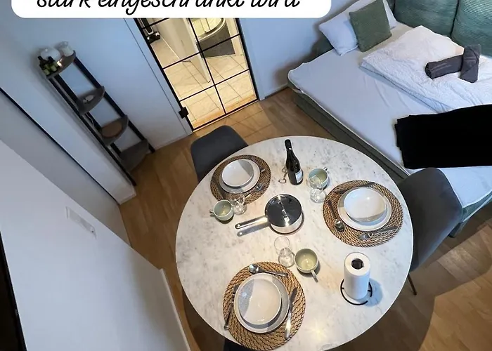 Little Rose - Modern, Central, Near Train Station, Wifi & Parking Nearby