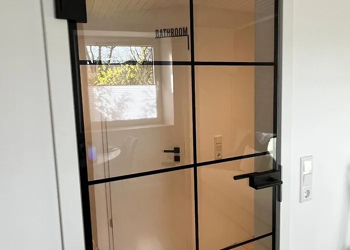 Little Rose - Modern, Central, Near Train Station, Wifi & Parking Nearby Apartamento Bad Sobernheim