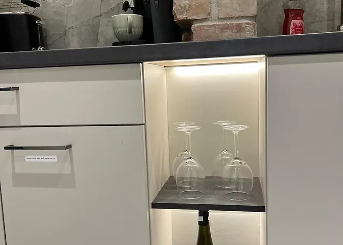 Little Rose - Modern, Central, Near Train Station, Wifi & Parking Nearby Apartamento