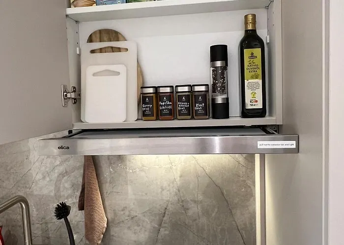 Little Rose - Modern, With Wifi & Parking