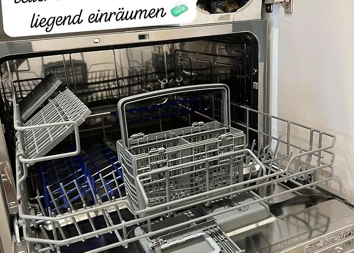 Little Rose - Modern, Central, Near Train Station, Wifi & Parking Nearby