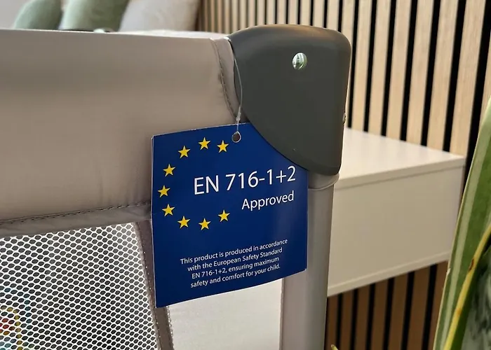 Little Rose - Modern, Central, Near Train Station, Wifi & Parking Nearby Apartamento