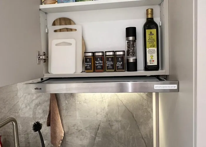 Little Rose - Modern, Central, Near Train Station, Wifi & Parking Nearby Apartamento *