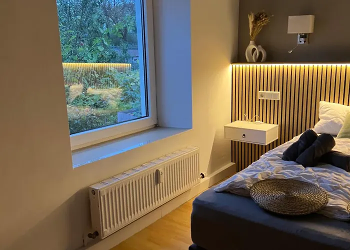 Little Rose - Modern, Central, Near Train Station, Wifi & Parking Nearby Apartamento